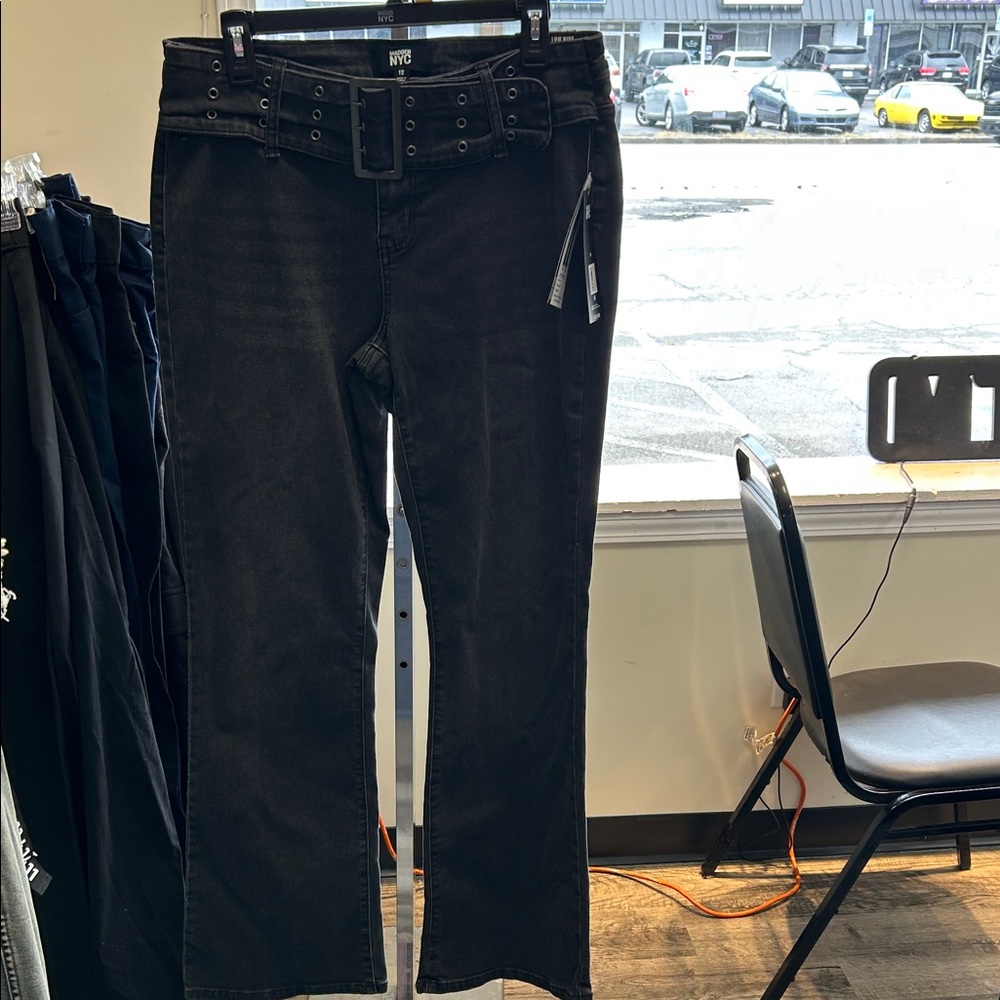 MADDEN NYC’s GROMMET BOOT JEANS 👖